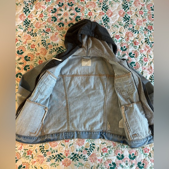 Abercrombie & Fitch Denim Jacket with Gray Hoodie Size Medium - Picture 2 of 3